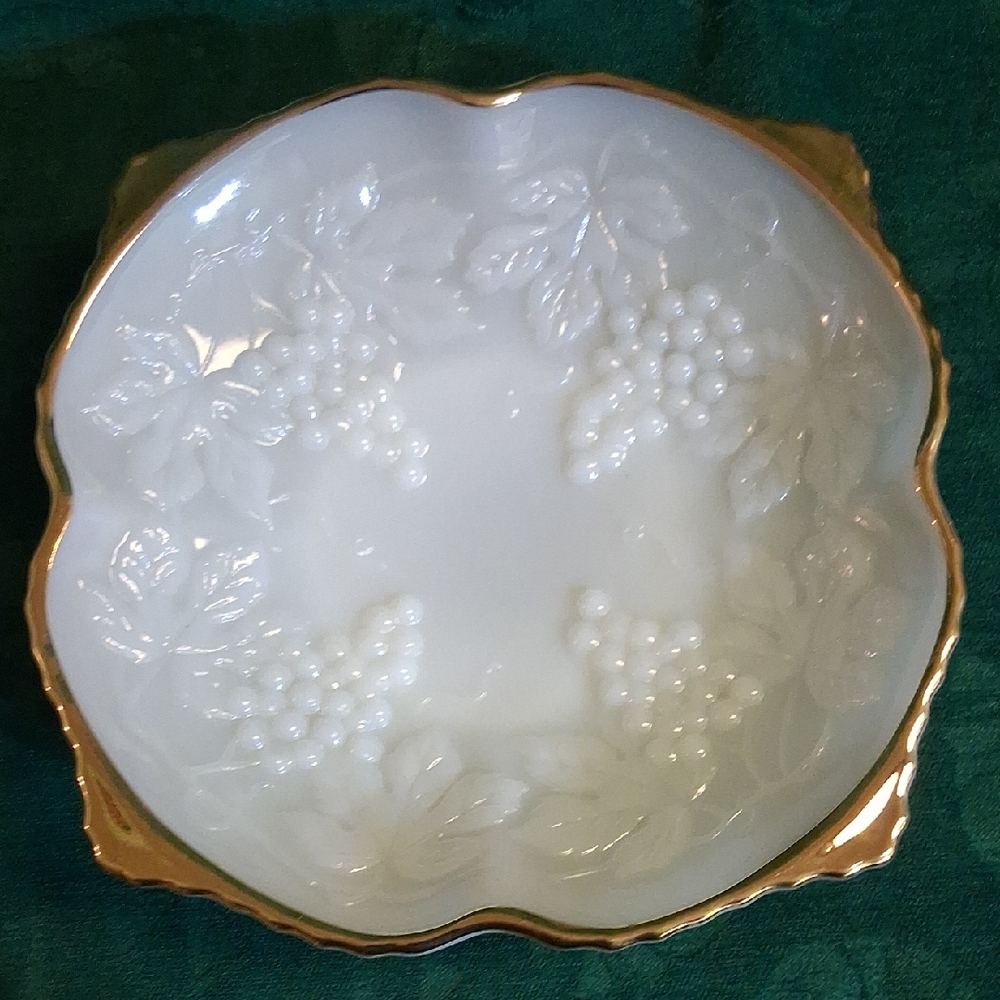 Vtg Anchor Hocking Milk Glass "Harvest Grape" Serving Bowl With Gold Trim